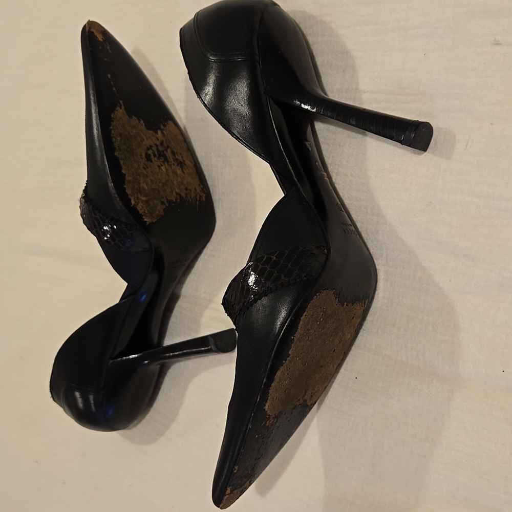 Gucci Black Pointed Toe D'Orsay Heels - Picture 2 of 3
